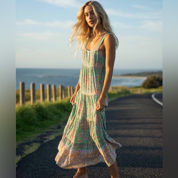 Billabong 𑁍 Boho Floral Tiered Dress - Picture 3 of 12